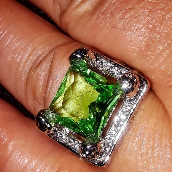 Ladies Ring size 9 - Picture 6 of 7